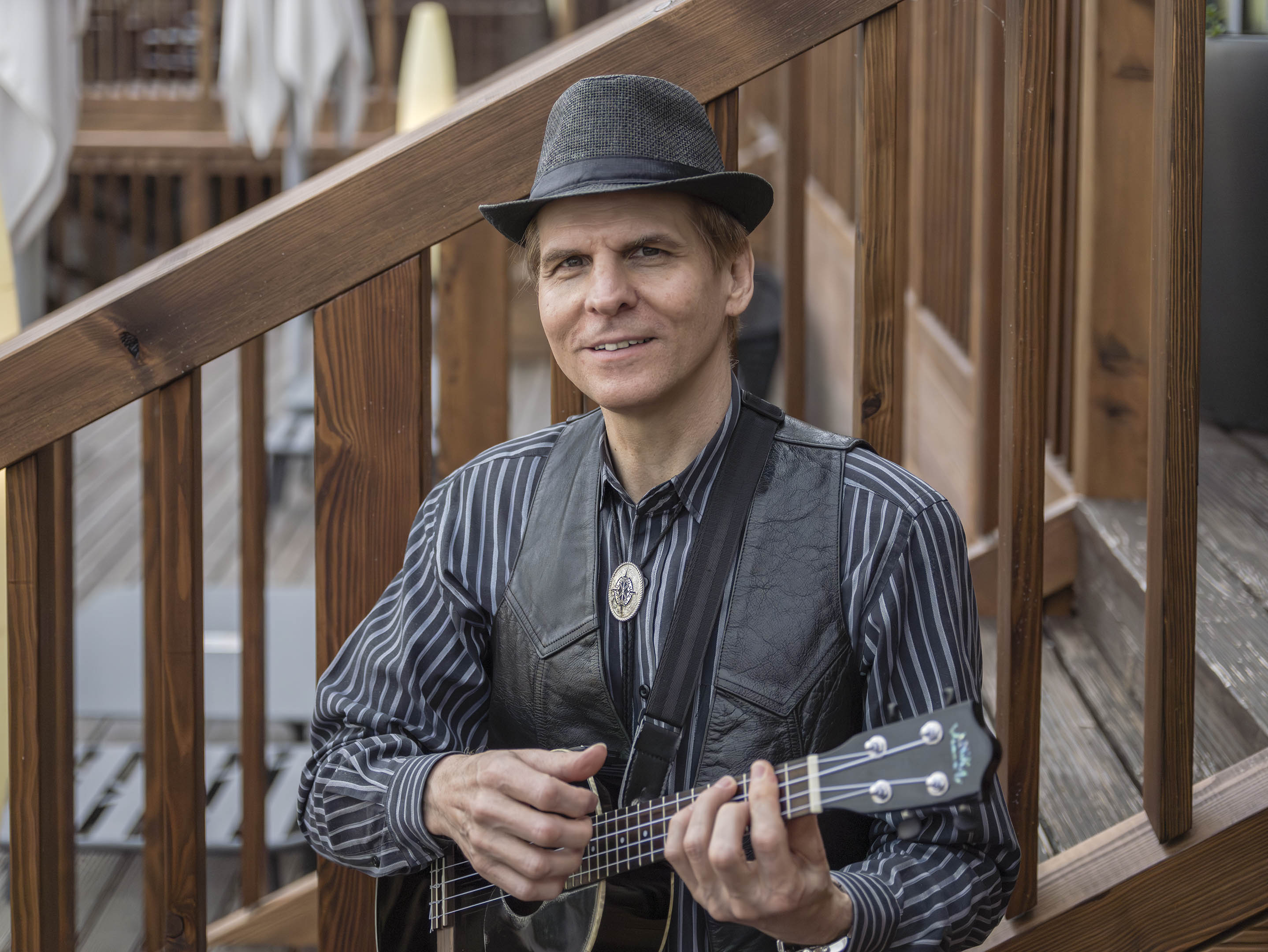Steve Criss – vocals, guitar, banjo, harmonica